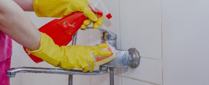 bathroom cleaning mistakes