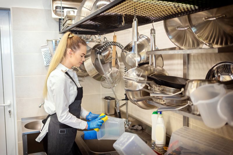 6 commercial kitchen cleaning tasks that are part of your deep clean