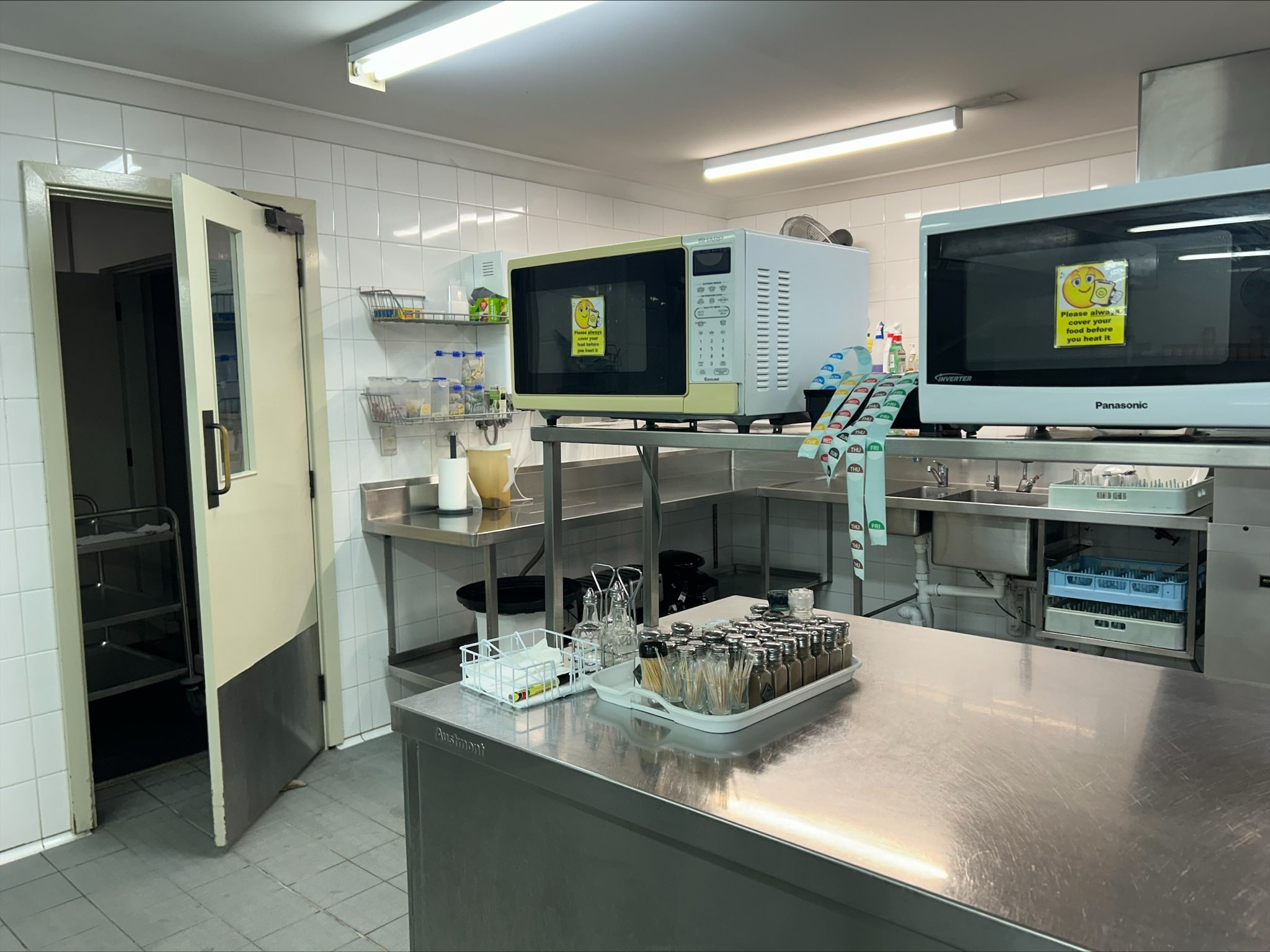 Commercial Kitchen Cleaning by Master Cleaners: Long-term Quality Cleaning Services